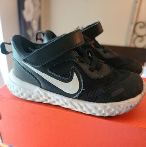 Nike, size 9C, black and white